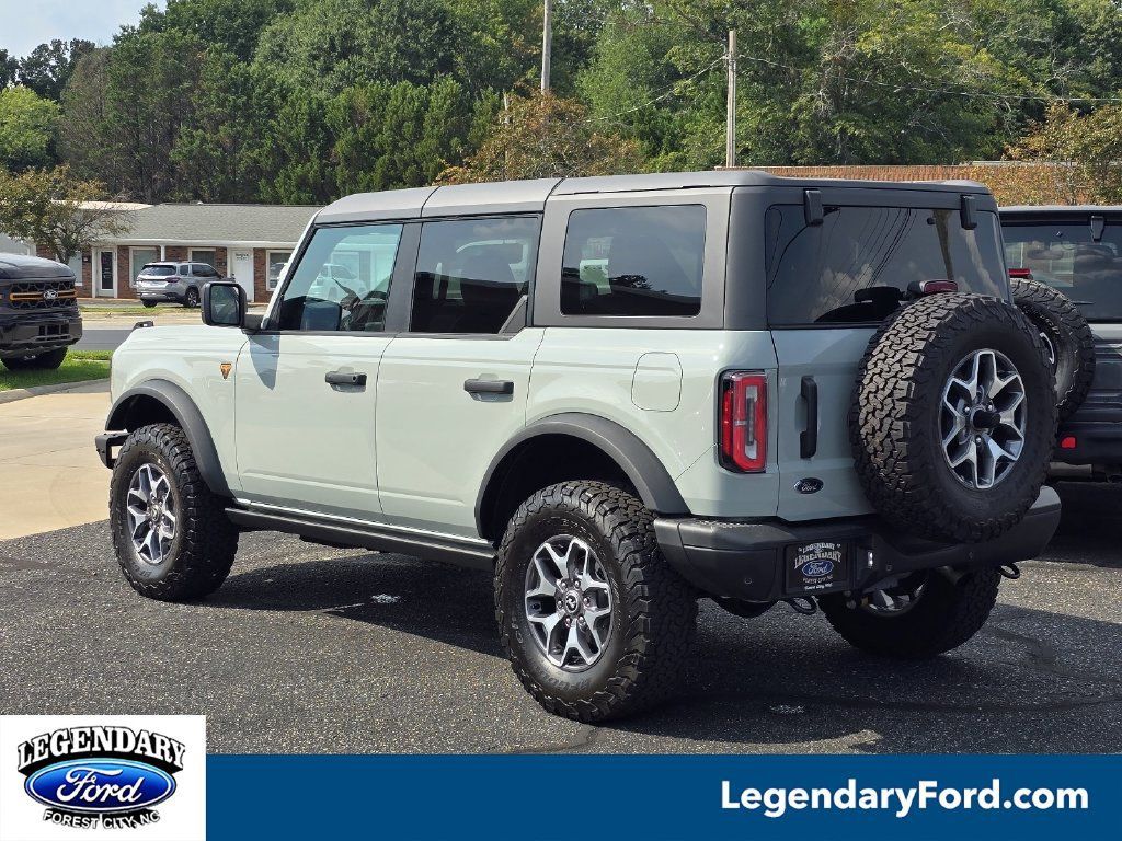 Used 2024 Ford Bronco Badlands AWD/4WD image 2