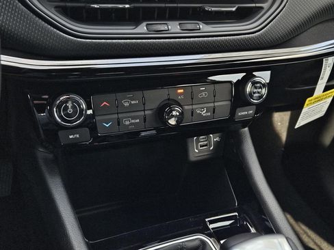 New 2026 Jeep Compass Latitude image 20