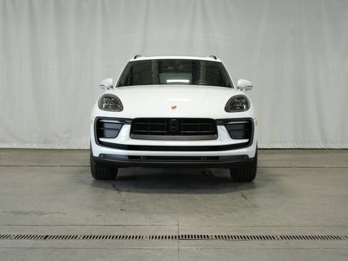 Certified 2025 Porsche Macan AWD/4WD image 11