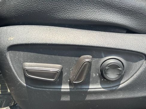 Used 2019 Toyota RAV4 XLE w/ Convenience Package FWD image 9