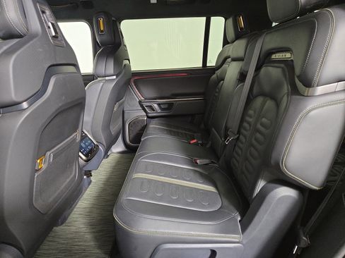 Used 2022 Rivian R1S Launch Edition image 21