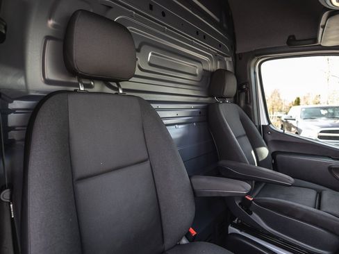 Used 2019 Freightliner Sprinter 3500 image 22