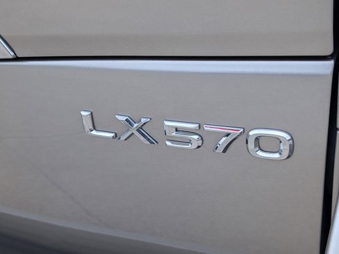 Used 2017 Lexus LX 570 4WD image 30