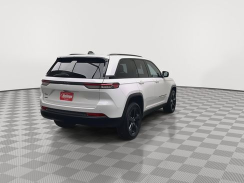 Used 2024 Jeep Grand Cherokee Altitude AWD/4WD image 39