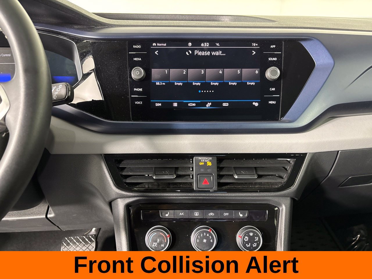 Used 2023 Volkswagen Taos SE w/ Panoramic Sunroof Package AWD/4WD image 17
