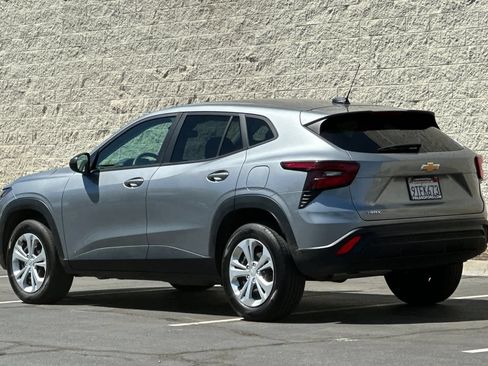 Used 2025 Chevrolet Trax LS w/ Driver Confidence Package FWD image 7