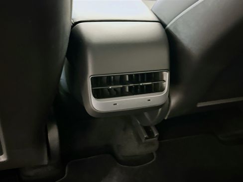 Used 2023 Tesla Model Y Long Range image 29