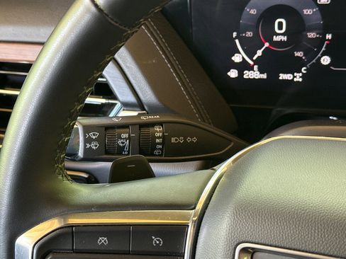 Used 2025 GMC Yukon Denali AWD/4WD image 34