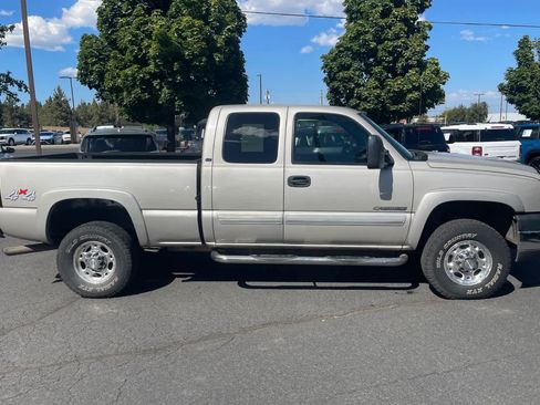 Used 2007 Chevrolet Silverado 2500 LT w/ Skid Plate Package AWD/4WD image 6