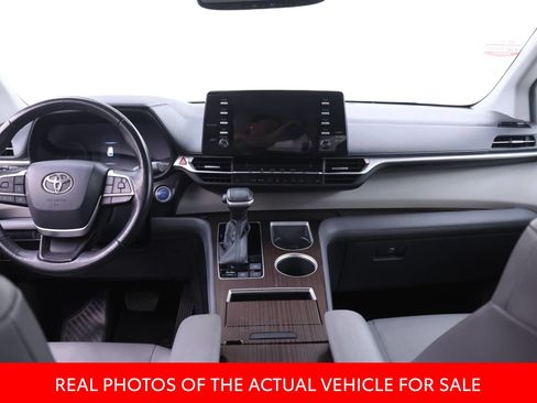 Certified 2022 Toyota Sienna XLE AWD/4WD image 5