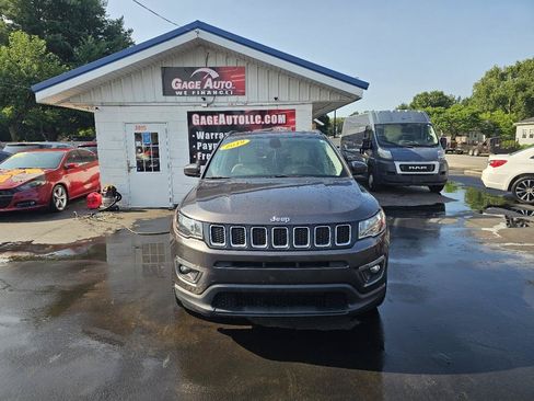 Used 2019 Jeep Compass Latitude w/ Cold Weather Group FWD image 2
