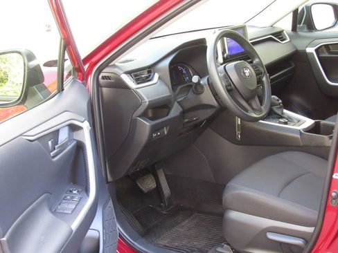 Certified 2024 Toyota RAV4 LE AWD/4WD image 9