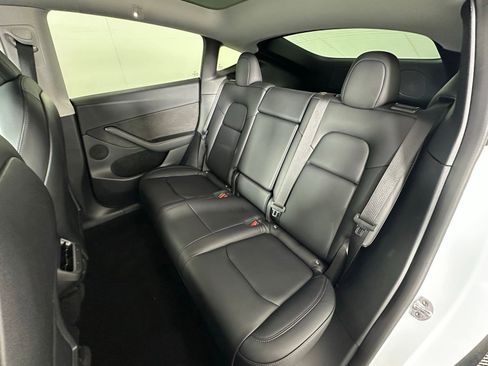 Used 2023 Tesla Model Y Long Range AWD/4WD image 39