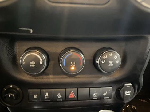 Used 2016 Jeep Wrangler Unlimited Rubicon w/ Connectivity Group image 17