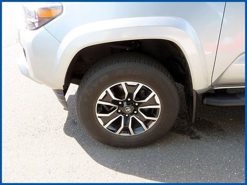 Used 2023 Toyota Tacoma TRD Sport AWD/4WD image 4