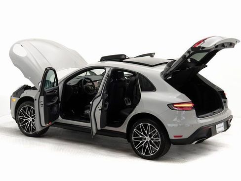 Certified 2025 Porsche Macan image 36