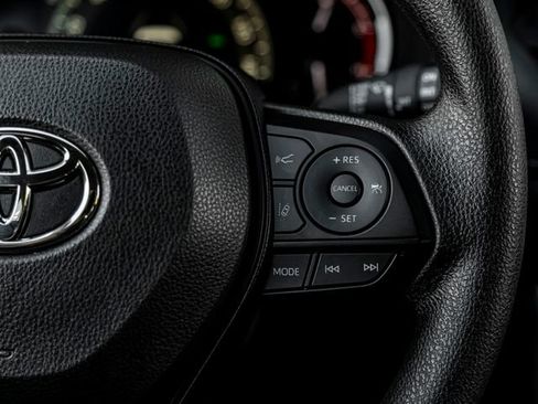 Used 2025 Toyota RAV4 XLE FWD image 23