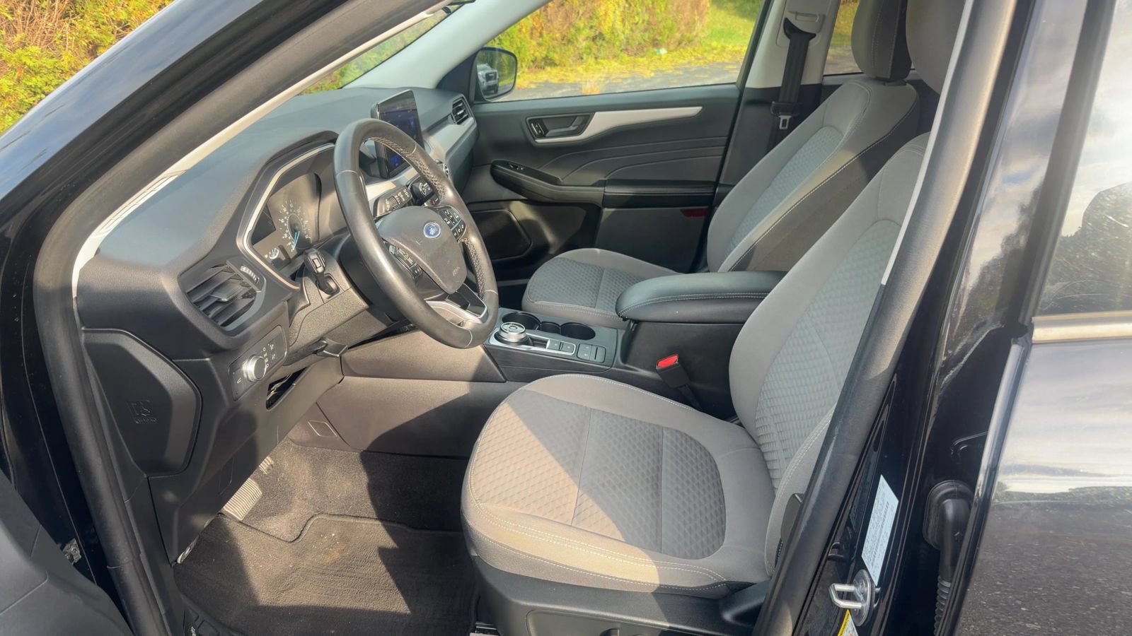Used 2022 Ford Escape SE w/ SE Sport Appearance Package AWD/4WD image 12
