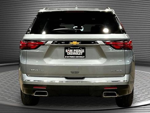 Used 2023 Chevrolet Traverse Premier FWD image 5