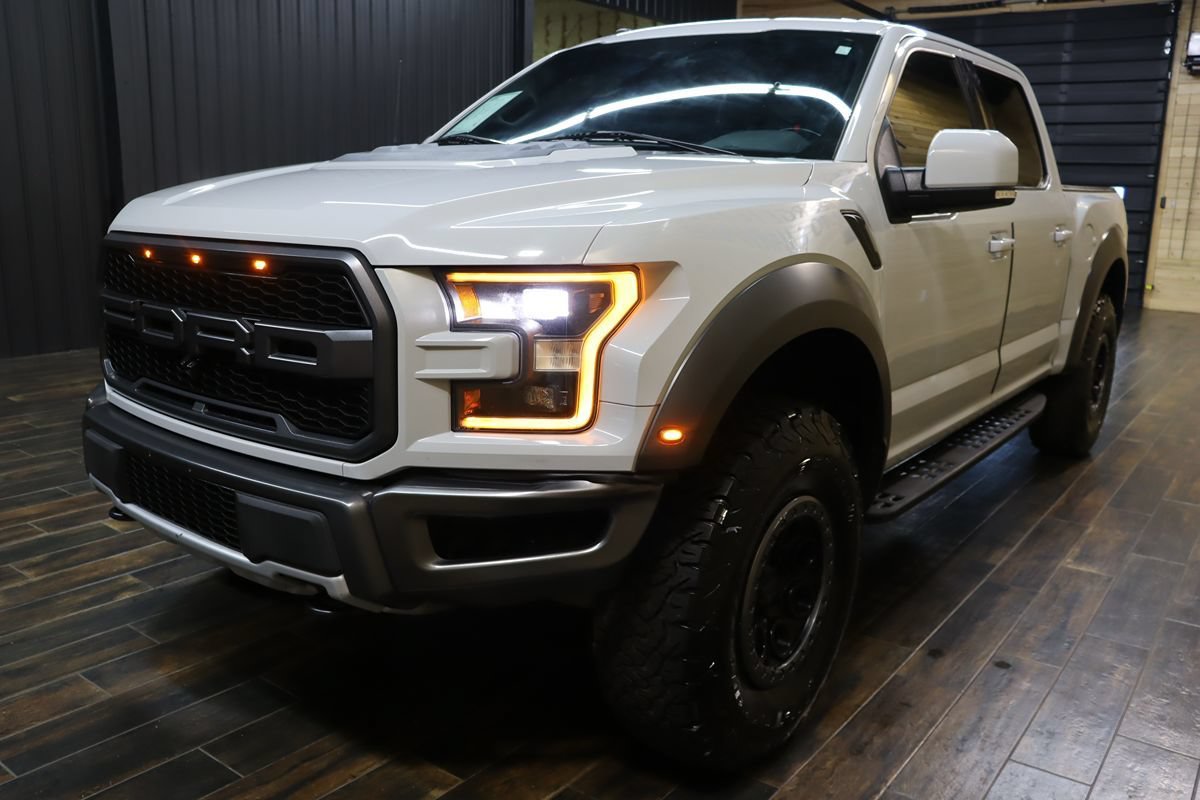 Used 2017 Ford F150 Raptor w/ Equipment Group 802A Luxury AWD/4WD image 3