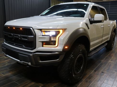 Used 2017 Ford F150 Raptor w/ Equipment Group 802A Luxury AWD/4WD image 3