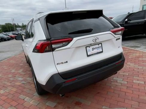 Used 2020 Toyota RAV4 LE FWD image 8