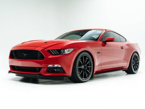 Used 2017 Ford Mustang GT RWD image 8
