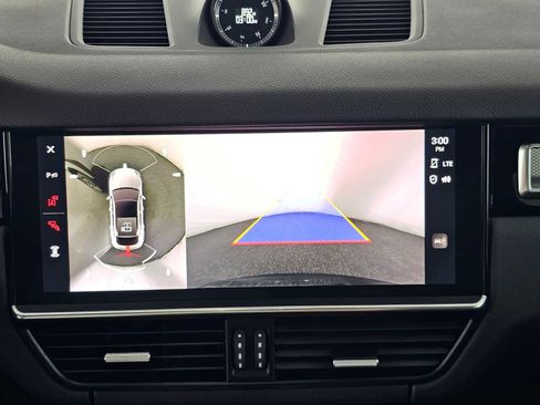 Used 2023 Porsche Cayenne Platinum Edition image 26
