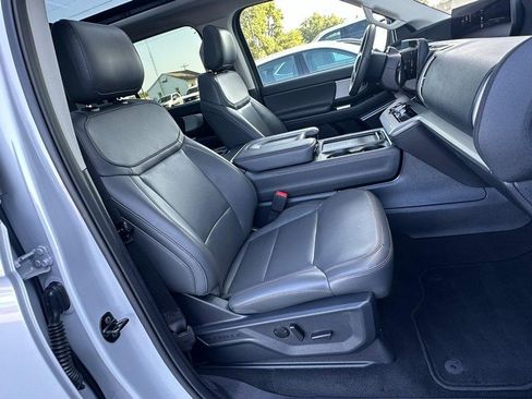 Used 2025 Ford Expedition Active AWD/4WD image 17