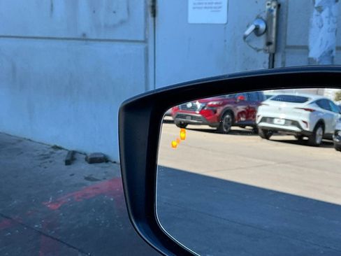 Used 2025 Nissan Versa SV image 19