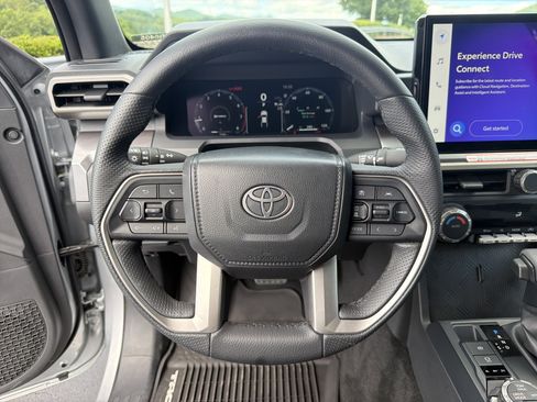 Certified 2025 Toyota Tacoma TRD Off-Road AWD/4WD image 5