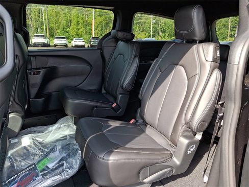 New 2026 Chrysler Voyager LX image 8