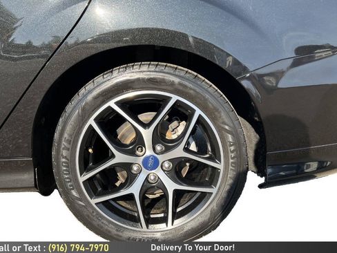 Used 2015 Ford Focus SE w/ SE Sport Package FWD image 10