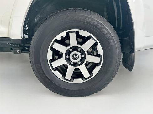 Used 2018 Toyota 4Runner TRD Off-Road AWD/4WD image 31