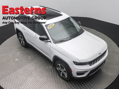 Used 2022 Jeep Grand Cherokee Limited 4xe w/ MOPAR Finishing Package AWD/4WD image 3