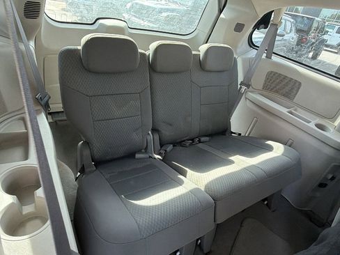 Used 2010 Chrysler Town & Country Touring image 21