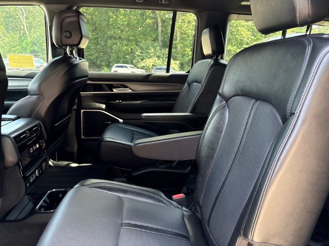 Used 2025 Jeep Wagoneer Series II AWD/4WD image 17