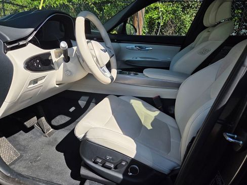 Used 2025 Genesis Electrified GV70 AWD/4WD image 3