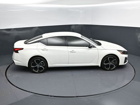 Used 2024 Nissan Altima 2.5 SR image 36