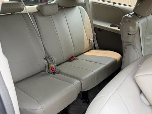 Used 2012 Toyota Sienna XLE FWD image 19