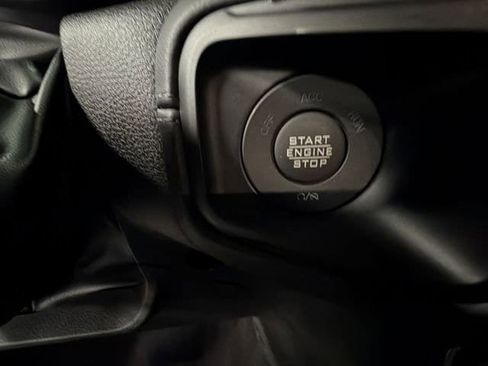 Used 2024 Jeep Gladiator Rubicon w/ Technology Group image 17