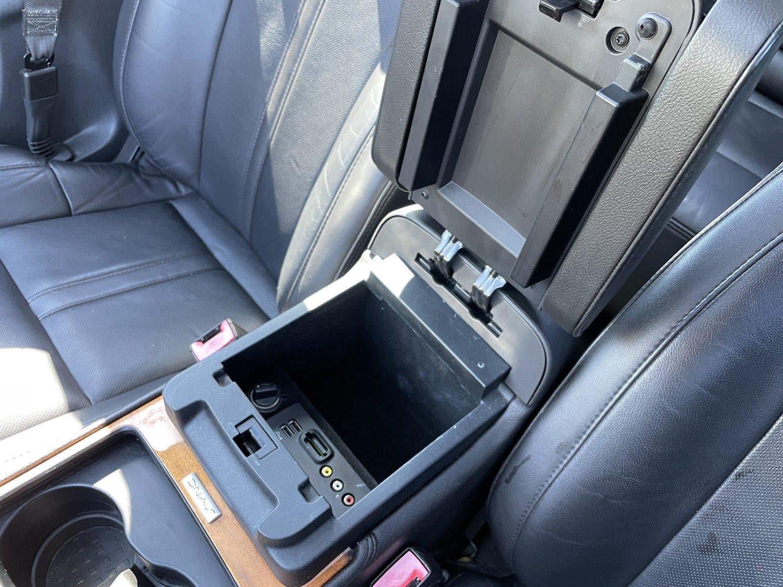 Used 2014 Lincoln MKS FWD image 31