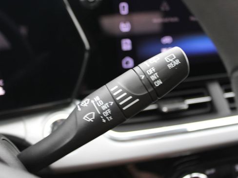 Used 2025 Chevrolet Trax LT image 37