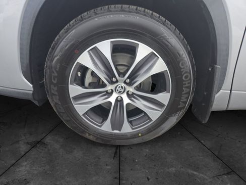 Used 2021 Toyota Highlander XLE image 14