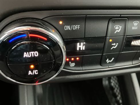 Used 2023 Chevrolet TrailBlazer LT w/ Convenience Package image 16