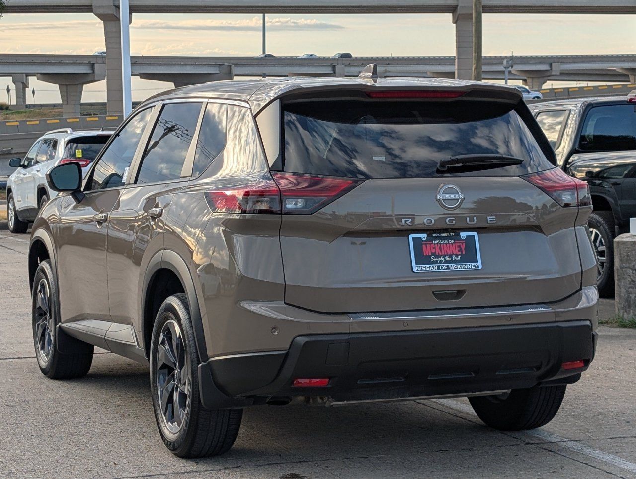Certified 2025 Nissan Rogue SV FWD image 4