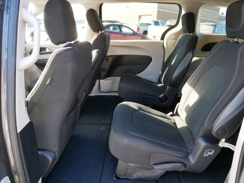 Used 2022 Chrysler Voyager LX image 34