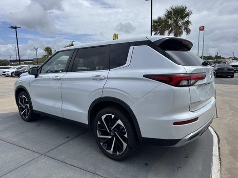 Used 2023 Mitsubishi Outlander SE AWD/4WD image 5