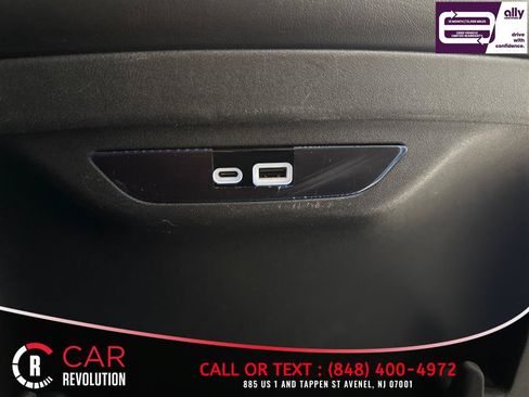 Used 2024 Chrysler Pacifica Limited FWD image 77
