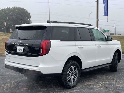 Used 2025 Ford Expedition Active image 3